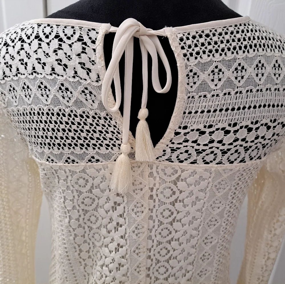 Hollister Lace Cream Top With Long Sleeves Size S